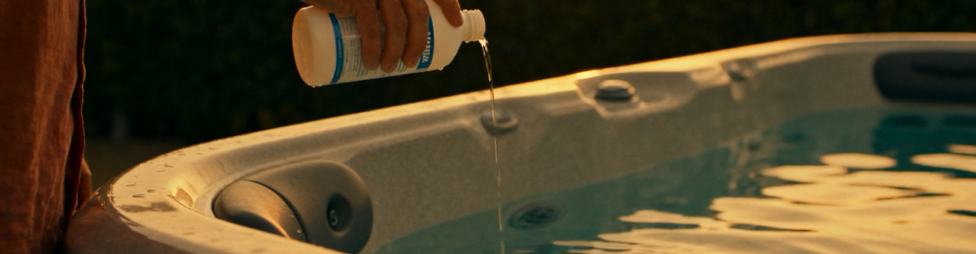 1758014067684815.png How to Get Your Pool or Spa Ready for the Shift from Summer to Fall A Full Guide (4).png